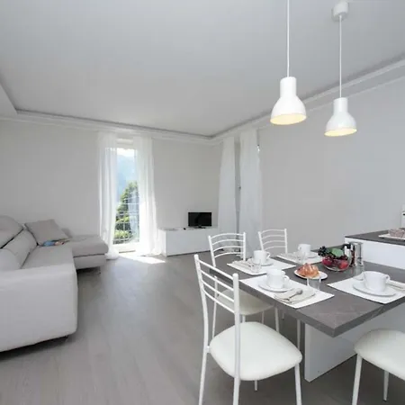 Regina Apt Apartment Mezzegra